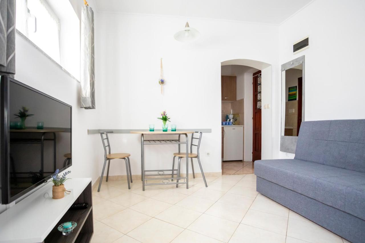Apartments Belavic By El-Pi Tours Njivice Εξωτερικό φωτογραφία