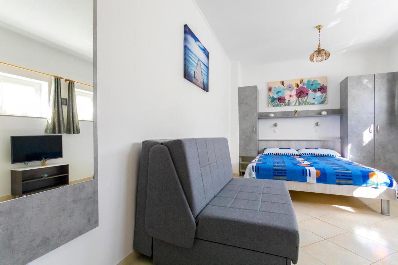 Apartments Belavic By El-Pi Tours Njivice Εξωτερικό φωτογραφία