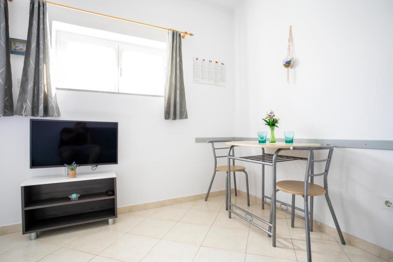 Apartments Belavic By El-Pi Tours Njivice Εξωτερικό φωτογραφία