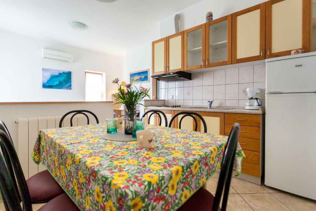 Apartments Belavic By El-Pi Tours Njivice Εξωτερικό φωτογραφία