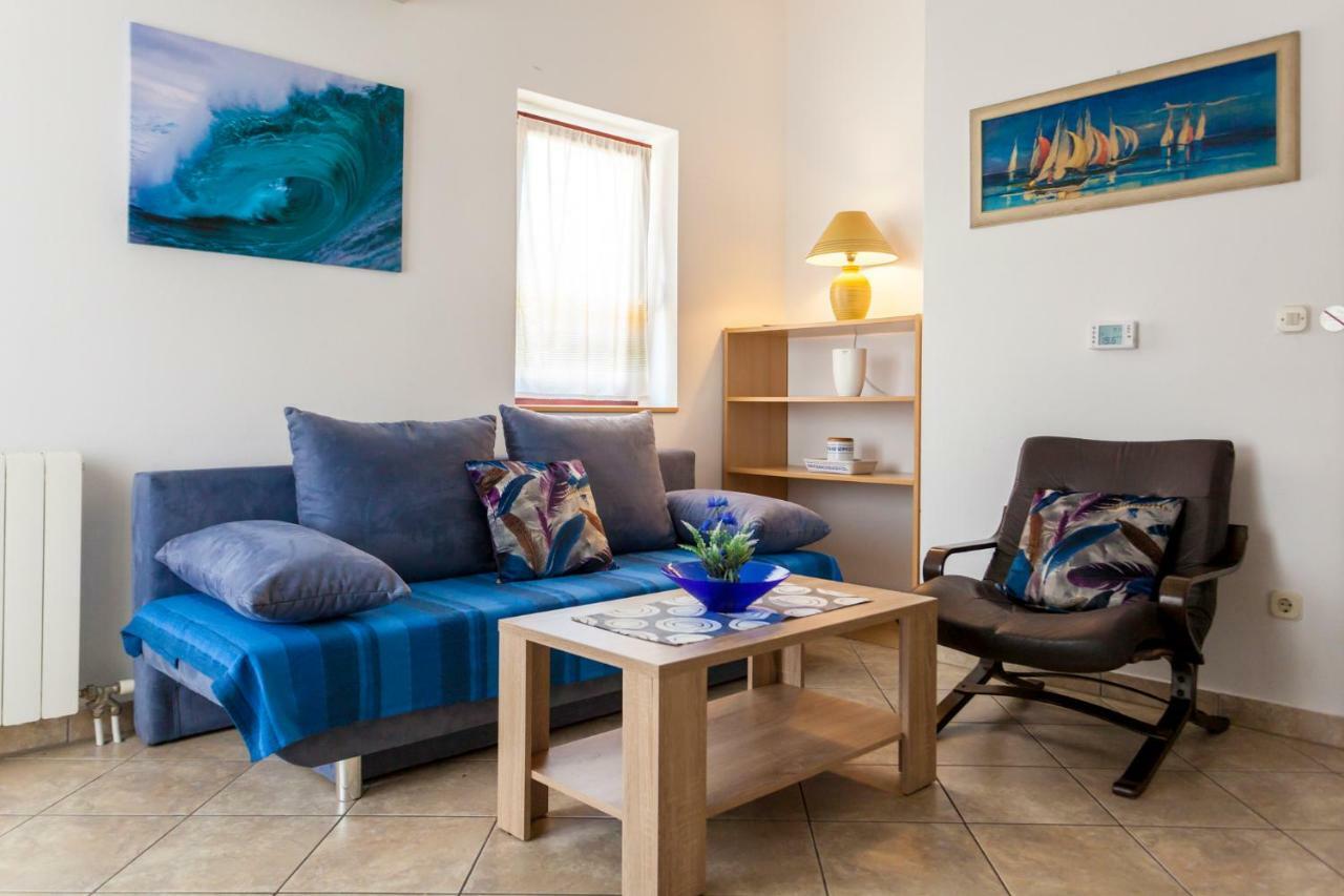 Apartments Belavic By El-Pi Tours Njivice Εξωτερικό φωτογραφία